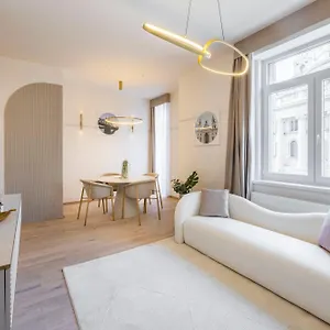https://apt-luxurious-central-w-a-stunning-view-to-the-basilica.inbudapesthotels.com